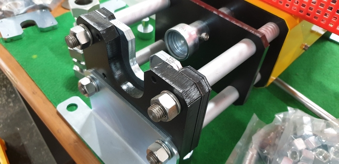 SEMI-AUTO ASSEMBLY MACHINE FOR SINGLE SLEEVE