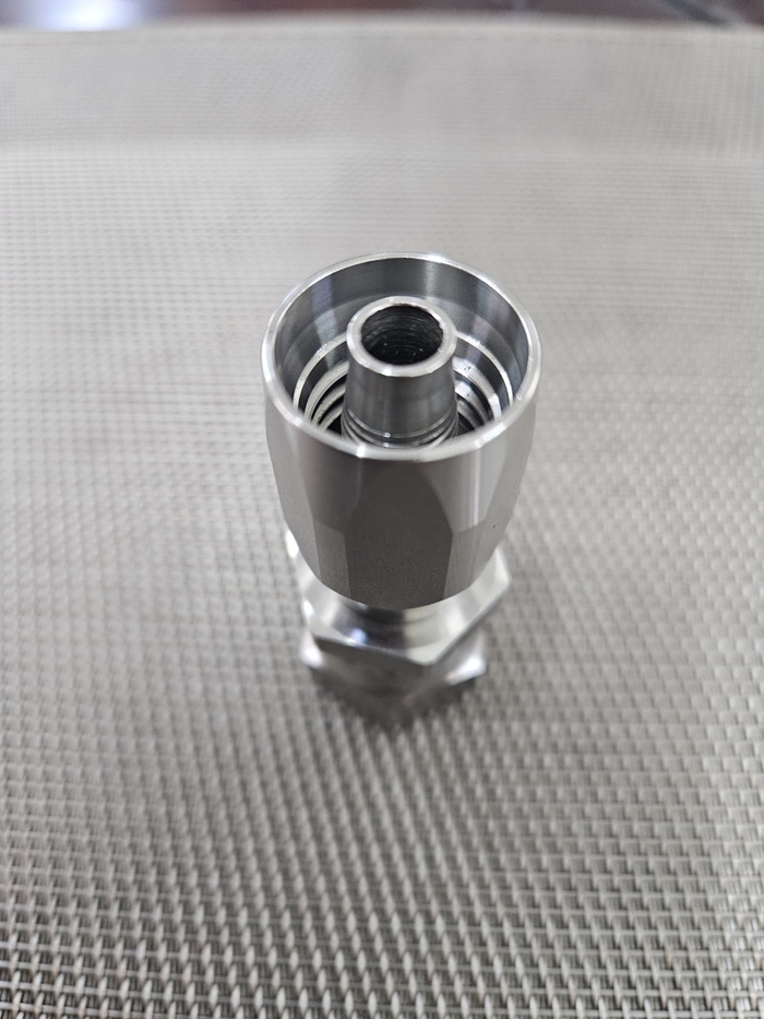 NOT CLAMPED HOSE FITTING