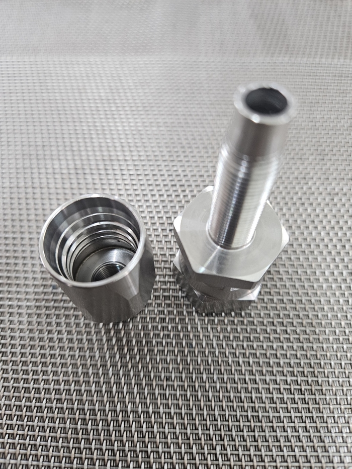 ONE-PIECE BODY HOSE FITTING